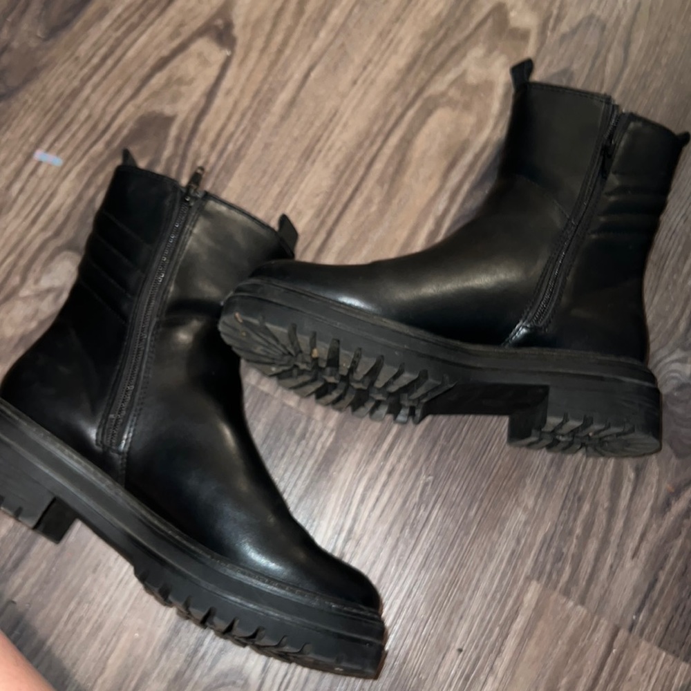 Women’s combat slip on boots